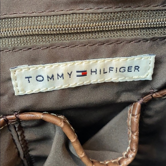 Tommy Hilfiger Embossed Croc Leather Shoulder Bag - Picture 7 of 8